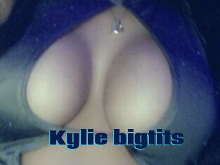 Kylie_bigtits