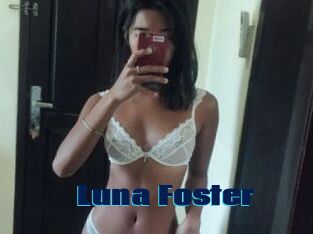 Luna_Foster