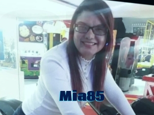 Mia85